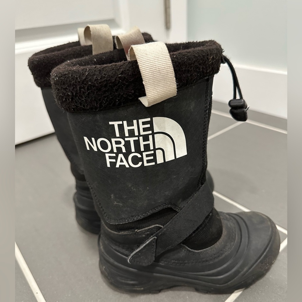 The North Face Youth Alpenglow Waterproof Black Snow Boots Size 1